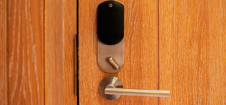 Automatic Locking Door Knob Hawthorne